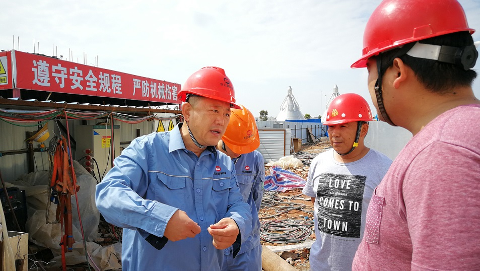 2018年5月2日，股份公司副總裁黃鐵民對科技公司項目現場進行安全檢查.jpg